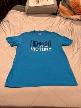 Under Armour Men's HeatGear Loose Demand Victory Graphic T-Shirt Blue Size Large